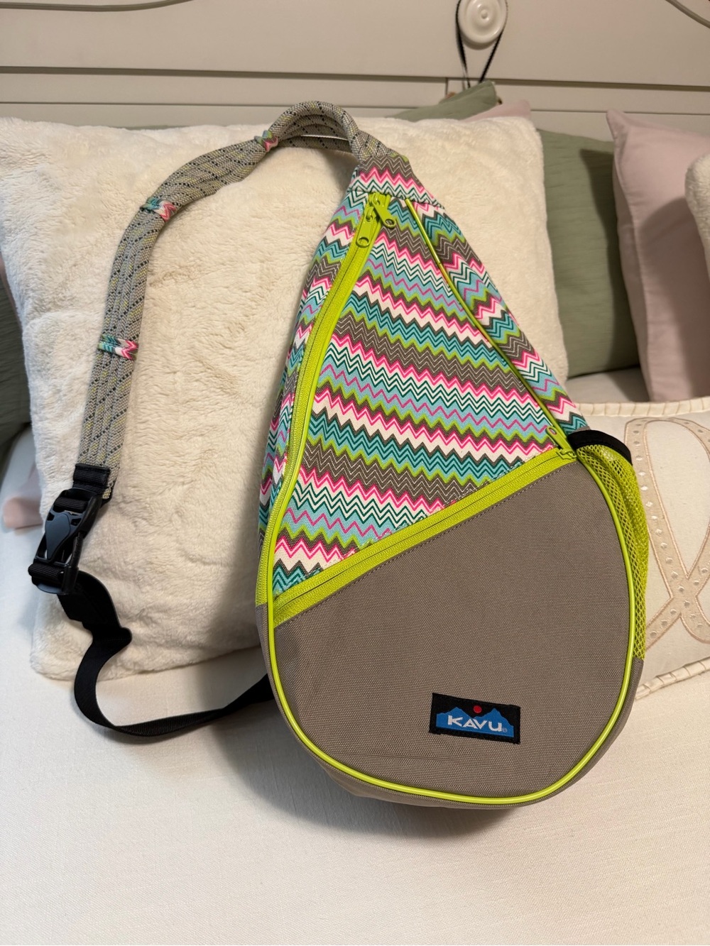 Kavu Paxton Sling Bag with Chevron pattern / signature Rope